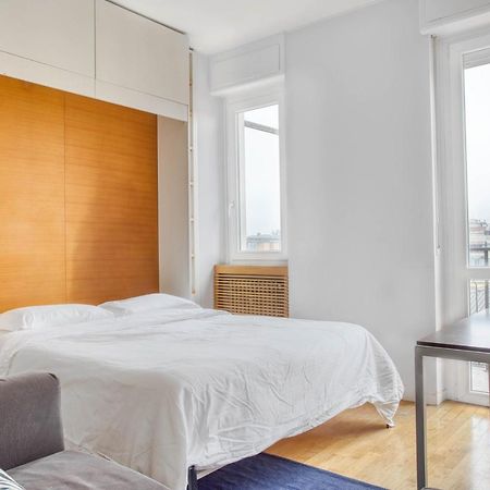 Joivy Vibrant Studio With Balcony Milan Extérieur photo