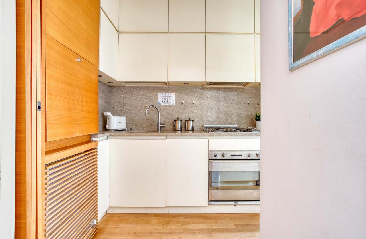 Joivy Vibrant Studio With Balcony Milan Extérieur photo