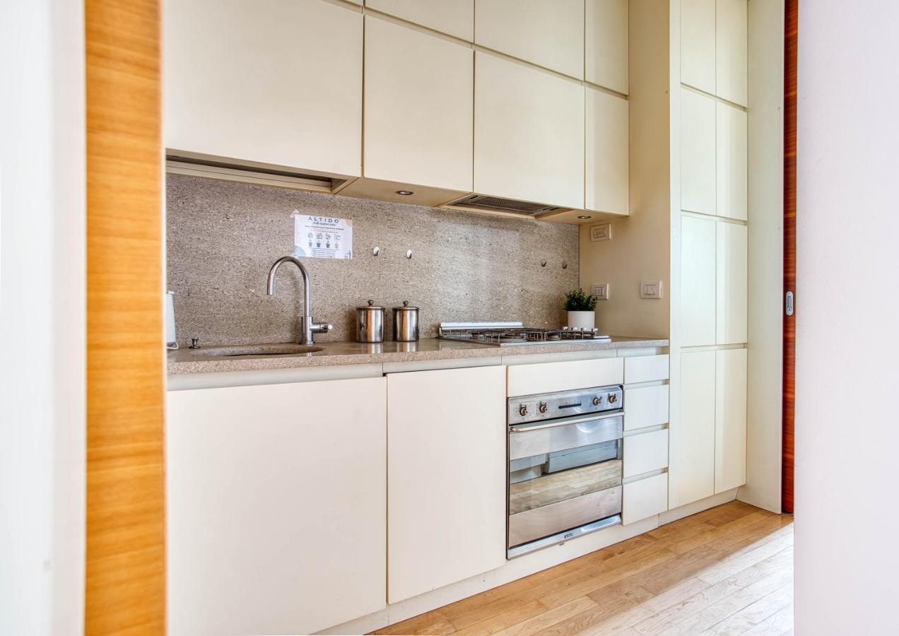 Joivy Vibrant Studio With Balcony Milan Extérieur photo